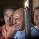 Basescu si lumanarea de pe coliva Romaniei 150x150 Traian Basescu a aprins lumanarea de pe coliva Romaniei