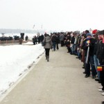 Tineri-la-Cimitirul-de-laTiganca-asteptandu-l-pe-Basescu