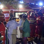 Emergency services work outside a nightclub in Bucharest, Romania October 31, 2015. Twenty five died in a nightclub blast and fire late on Friday and at least 88 people were admitted to hospital, government officials said. REUTERS/Inquam Photos THIS IMAGE HAS BEEN SUPPLIED BY A THIRD PARTY. IT IS DISTRIBUTED, EXACTLY AS RECEIVED BY REUTERS, AS A SERVICE TO CLIENTS. ROMANIA OUT. NO COMMERCIAL OR EDITORIAL SALES IN ROMANIA. - RTX1U1QM